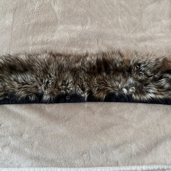 The North Face Men's Hooded McMurdo Bomber Puffer with Removable Fur - Picture 4 of 16